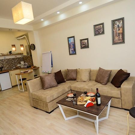 B-Lax Apartment Тбілісі Екстер'єр фото